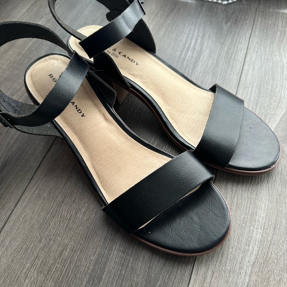 Rock & Candy Black Minimalist Sandals - Picture 2 of 9